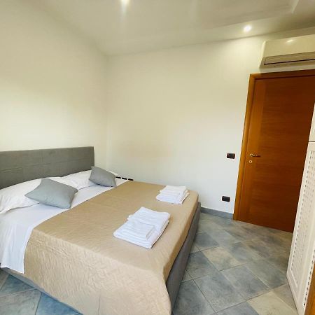 Newhouse Victoria - Sea View Apartment Нетуно Екстериор снимка