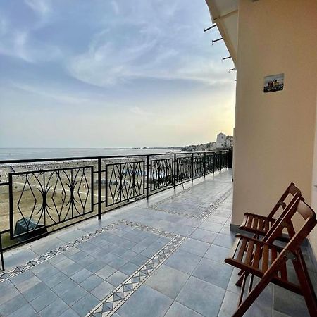 Newhouse Victoria - Sea View Apartment Нетуно Екстериор снимка