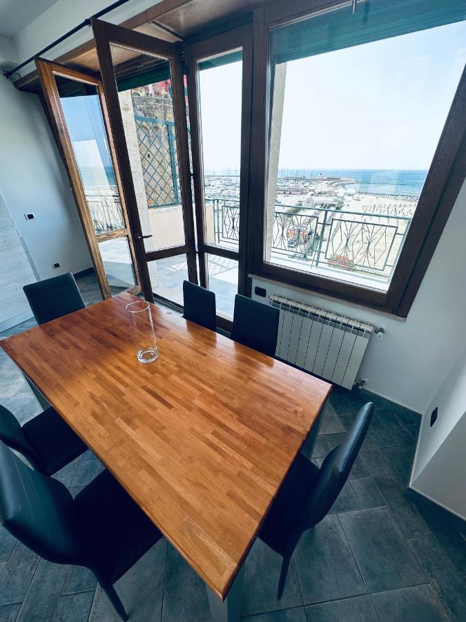 Newhouse Victoria - Sea View Apartment Нетуно Екстериор снимка