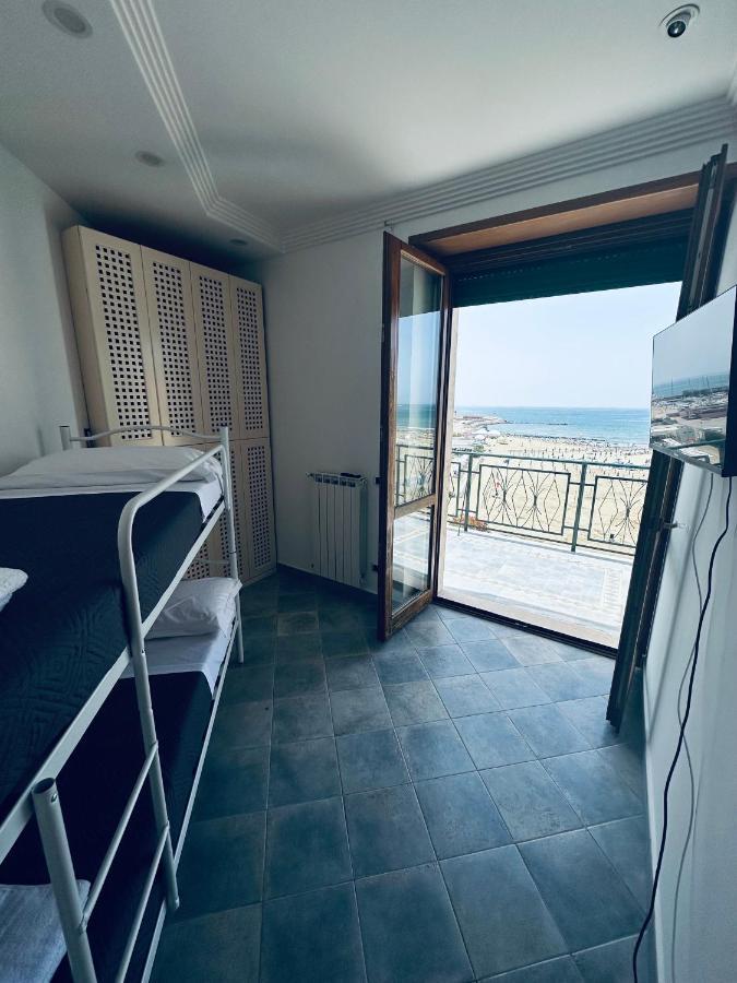 Newhouse Victoria - Sea View Apartment Нетуно Екстериор снимка