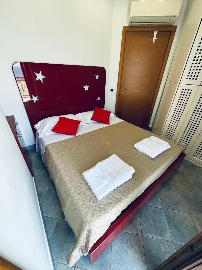 Newhouse Victoria - Sea View Apartment Нетуно Екстериор снимка